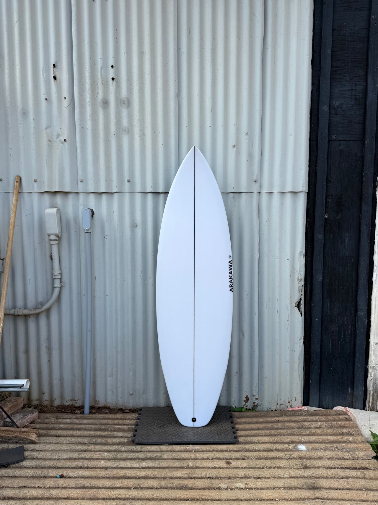 Bandit 5'8" x 19.25 X 2.5 - 28.70L, Squash, 5x Futures Fin Boxes, PU - ID:1148819