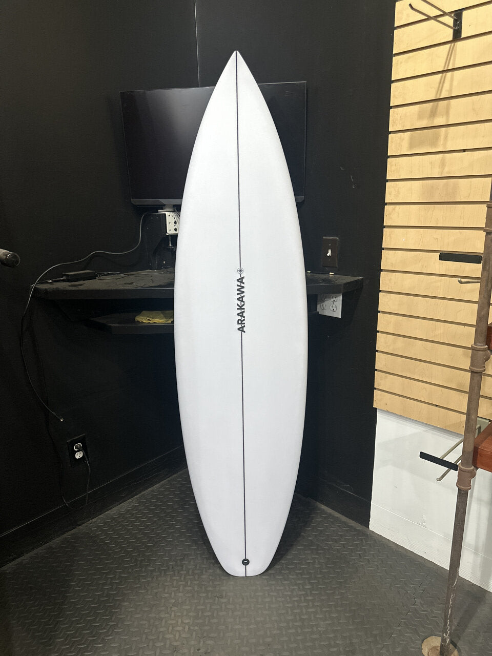 Black Diamond 6'0" x 19.0 X 2.56 - 30.20L, Round Pin, 3x  Futures Fin Boxes, PU - ID:1070436