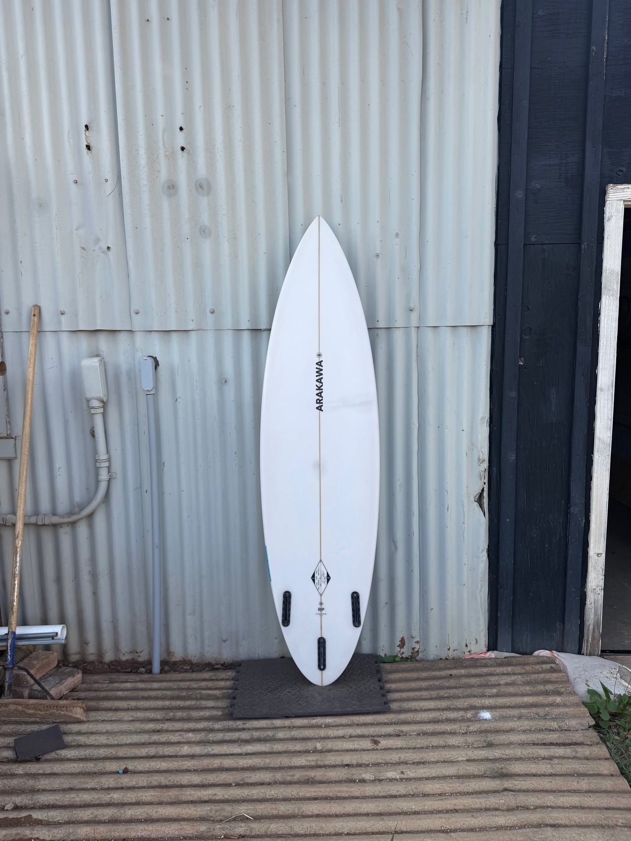 RP 6'4" x 18.75 X 2.55 - 30.70L, Round Pin, 3x  Futures Fin Boxes, PU [Average] - ID:1069720