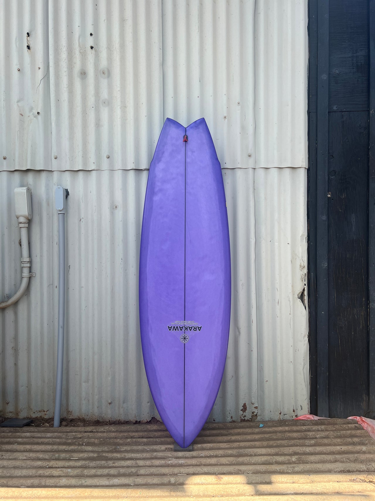 Slingshot 5'8" x 19.88 X 2.5 - 32.00L, Swallow, 2x  Futures Fin Boxes, PU [Good] - ID:1100855
