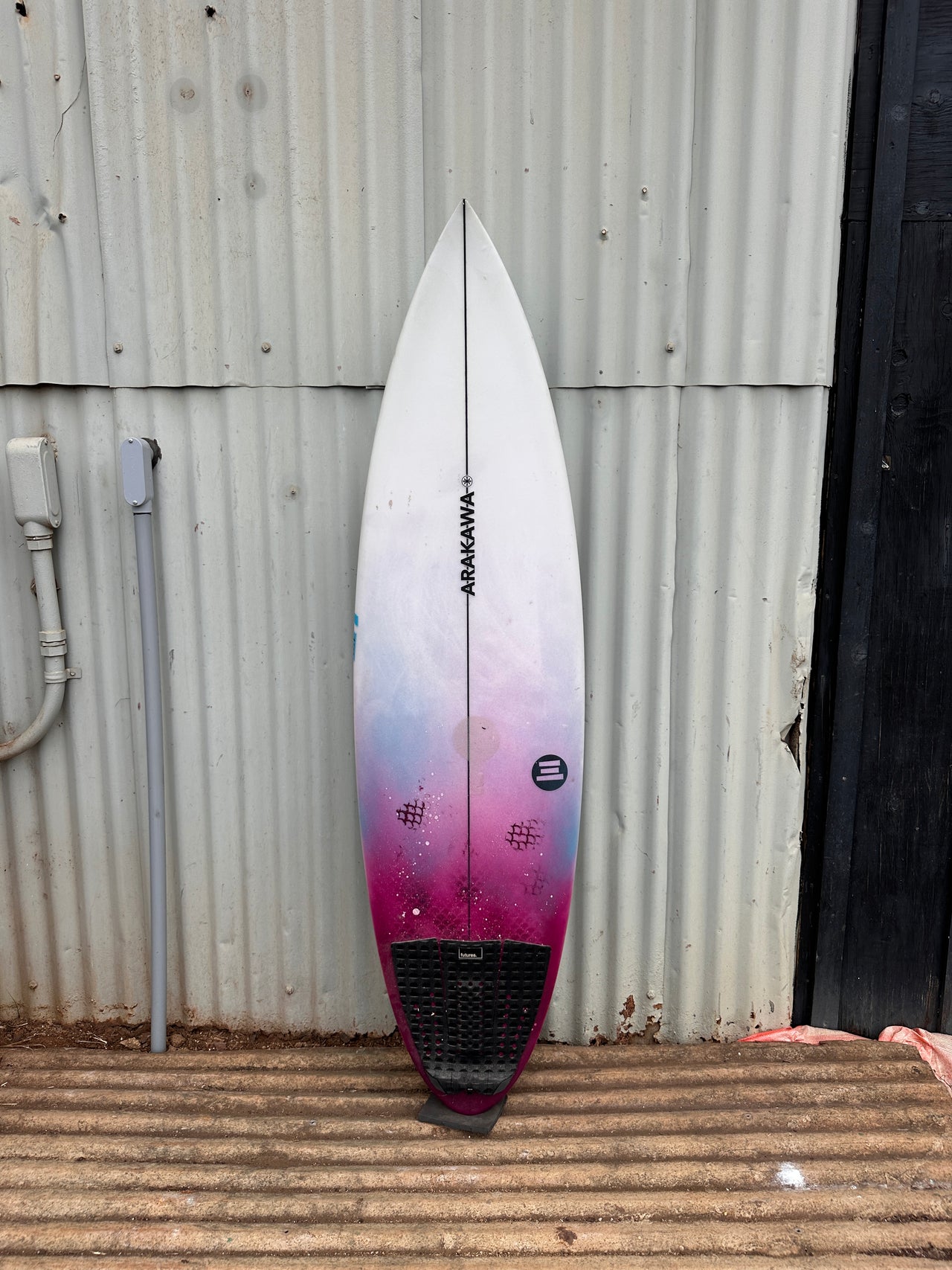 Custom Model 5'9" x 18.5 X 2.35, Round Pin, 3x   Fin Boxes, PU [Good] - ID:1063087